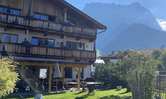 Ehrwald Hotel | Hotel zum Urviech -Erwachsenenhotel-