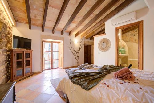 Petra Casa | Hotelet Can Oms Picasso by Rentallorca