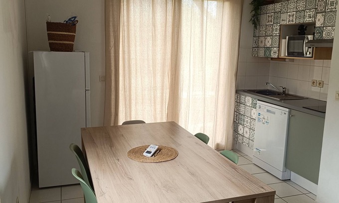 Saint-Saturnin-les-Avignon Casa | House in vacation residence 5 min from avignon
