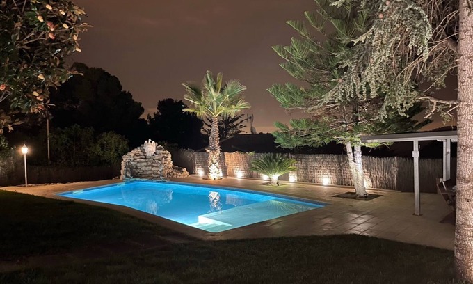 Palleja Casa | HOUSE 20km from BARCELONA, WITH SAUNA AND PRIVATE POOL. SEA AND MOUNTAIN VIEWS.