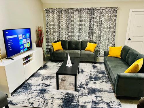 Loughman Casa | House 3-Bed 2,5-Bath FREE Parking with Washer Dryer inside