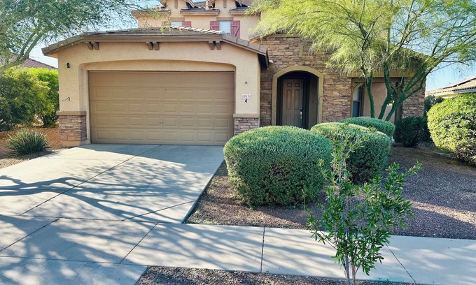 Surprise Casa | House- 3 Bedroom/ Loft/ 2 full bath/ 1 half bath