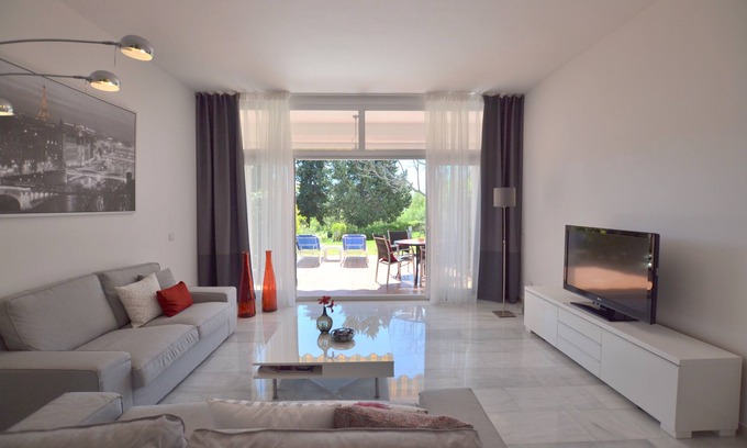 Marbella Casa | Casa, 3 terrazas, situado en campo de golf, piscina, tenis. Cerca de la playa