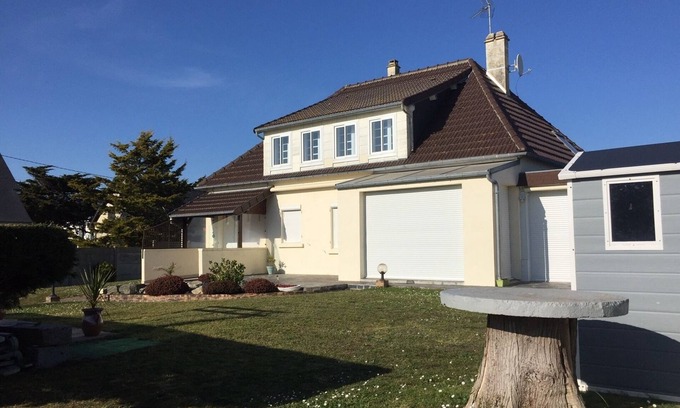 Denneville Casa | House 30m from the beach - 11 to 15 people - sea view from the first floor - dogs accepted