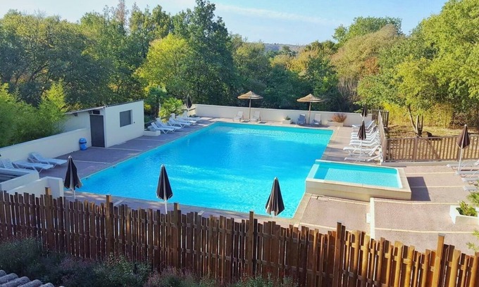 Montreal Casa | CASA 4A - Terraza, muebles de jardín, hermosa vista, piscina, entretenimiento de verano.