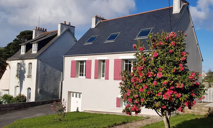 Crozon Casa | House 5 Bedrooms, 2 bathrooms, enclosed garden 800m from Morgat beach