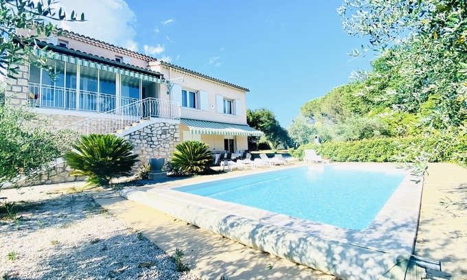 Saint-Martin-d'Ardeche Casa | Casa AXALY Saint Martin d'Ardèche capacidad 12 personas con piscina