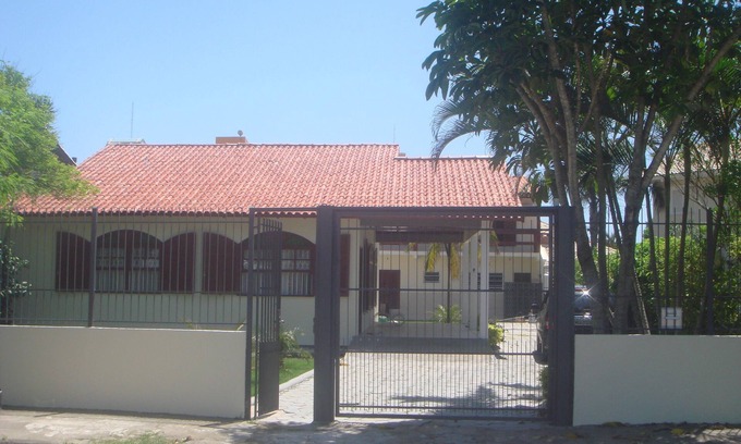 Ingleses Centro Casa | House and apartment with pool and air conditioning 50 m from the beach - 6 bedrooms and 1 suite