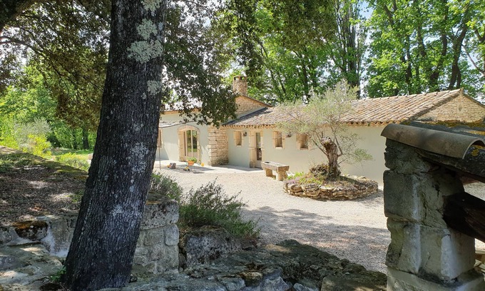 Chantemerle-les-Grignan Casa | Casa entre campos de lavanda y madera de roble ubicada cerca de Grign