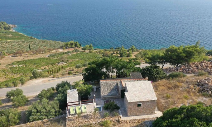 Murvica Casa | House Bepo (113591-K1) - Nerezisce - island Brac