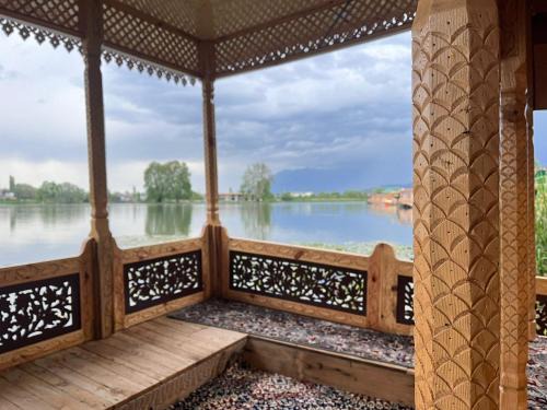 Sudarbal Alquiler De Eote | House boat house of common