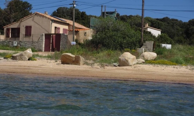 Bonifacio Casa | casa junto al agua en el golfo de santa Manza a 6 km de Bonifacio y