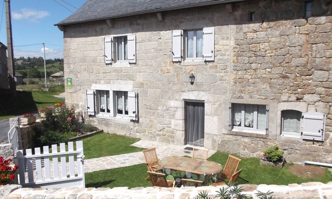 Arzenc-d'Apcher Casa | totalmente renovada casa de carácter situado a 1 km de las gargantas Bes