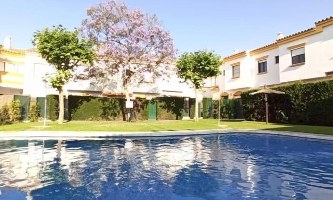 El Puerto de Santa Maria Cabaña | Casa para 8 en Las Redes, cerca de la playa