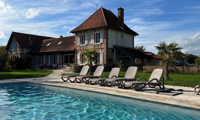 Chaumont-sur-Tharonne Casa | House for 15 people, in the heart of the Sologne, heated swimming pool.