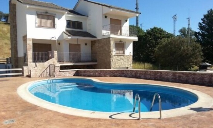 Navaluenga Casa | Casa para grupos Grandes y reducidos con piscina privada Total exclusividad