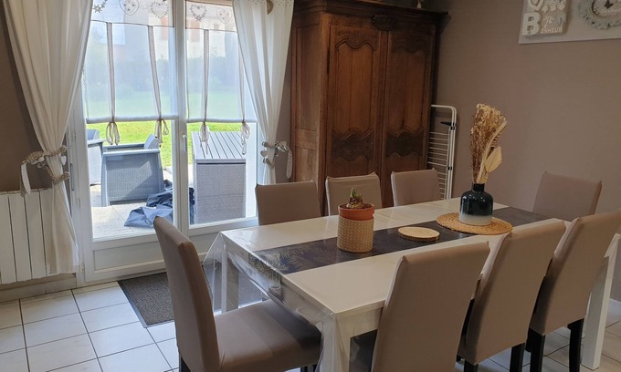 La Riviere-Saint-Sauveur Casa | House in Honfleur 2 bedrooms, jacuzzi, private garden and parking