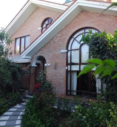 Cerro Colorado District Casa | House garden airport
