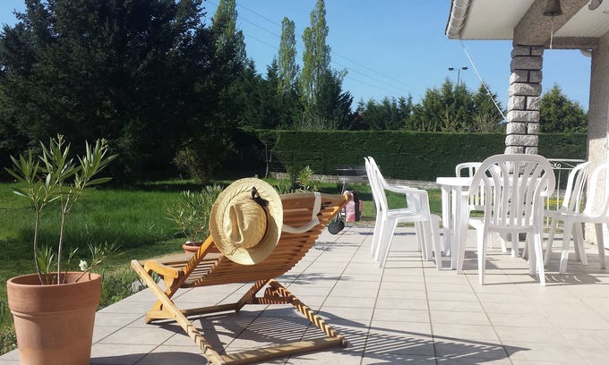 Nervieux Casa | House, garden, fishing at 500 m, private tennis shared with owners, wifi