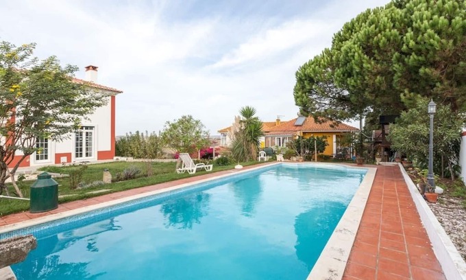 Carvalhal Benfeito Casa | Casa en una granja entre viñedos