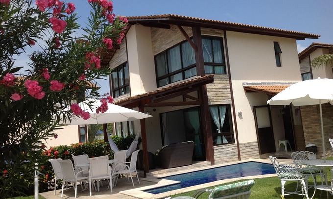 Porto de Galinhas Casa | House in condominium by the sea, chicken harbor (high wall)