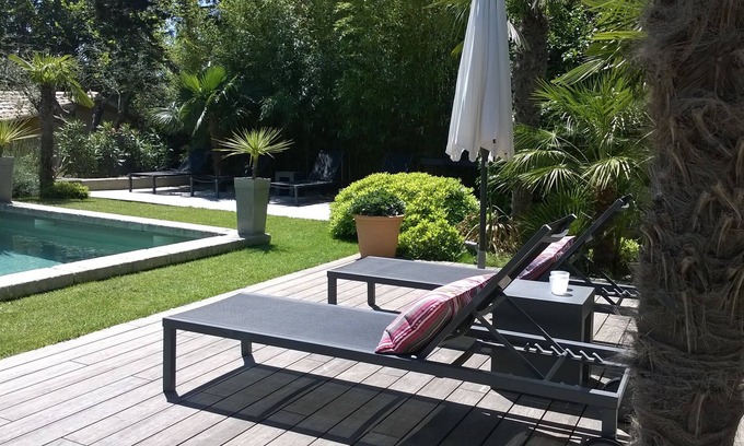 Villeneuve-les-Avignon Casa | "The House of Casarie" Naranjal con jardín, piscina, confort