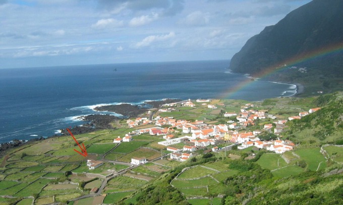 Lajes das Flores Casa | House in front of the sea (4rooms)