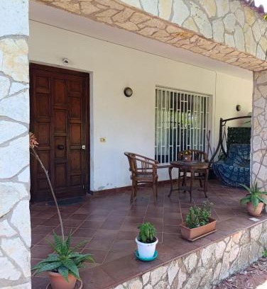 Mondello Casa | House in Garden