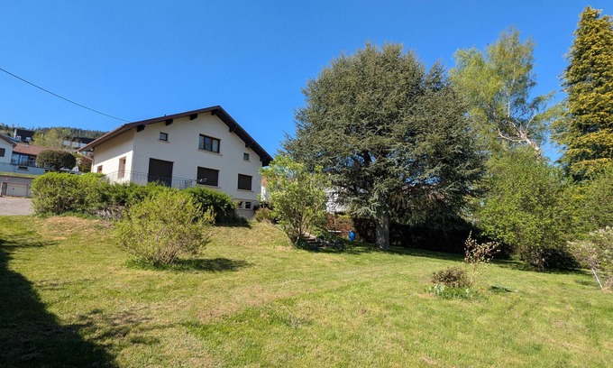 Gerardmer Cabaña | Casa en Gérardmer con vista a montañas, garaje y jardín