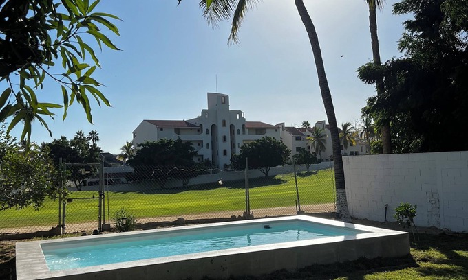 Campo de Golf Fonatur Casa | Casa en campo de golf con alberca. Excelente ubicación muy cerca del centro