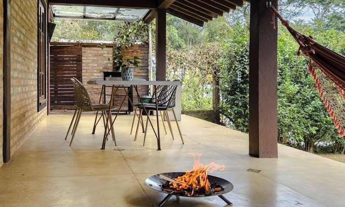 Carapicuiba Casa | House in Granja Viana in front of the environmental reserve
