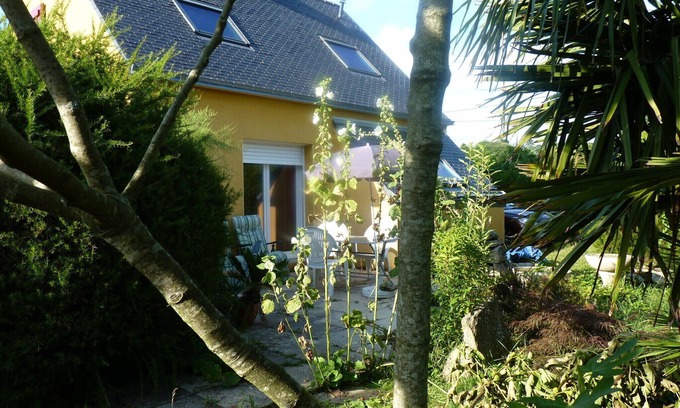 Scaer Casa | casa en un terreno grande cerca del bosque, a unos 20 minutos del mar.