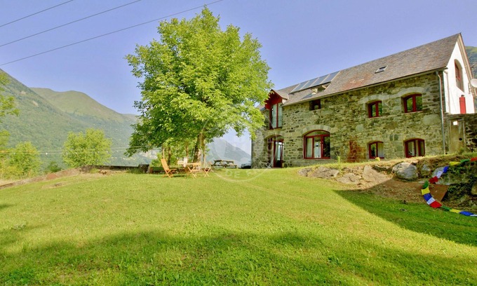 Luz-Saint-Sauveur Casa | House in Luz st Sauveur in a really beautiful scenary.