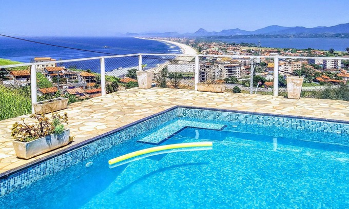 Nilo Pecanha Casa | Casa en Ponta Negra con vistas de la playa, el lago y las montañas.