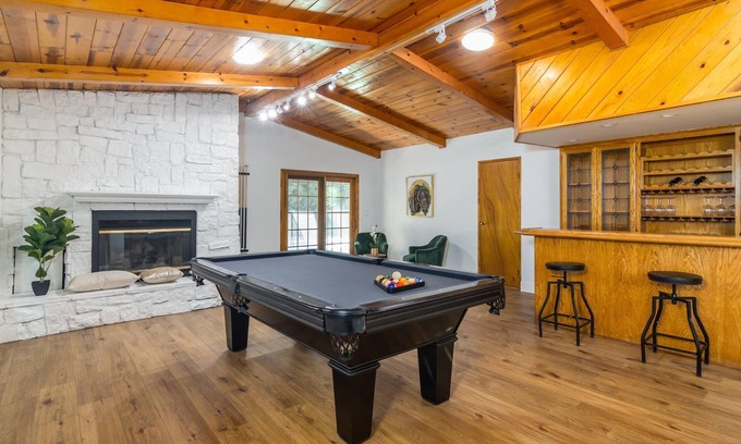 Valley Glen Casa | HOUSE IN PRIME LOCATION WITH HUGE POOL & SPA