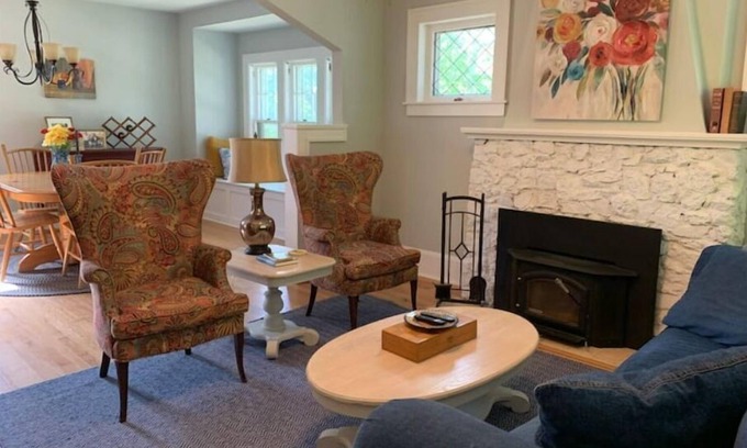 West Allis Casa | House with yard, Hot tub and Milwaukee Memories!