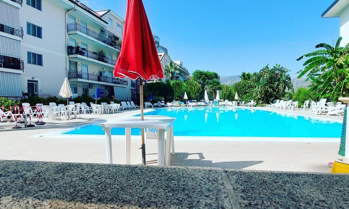 Calatabiano Apartamento | House in residence with swimming pool, tennis court and playground near Taormina