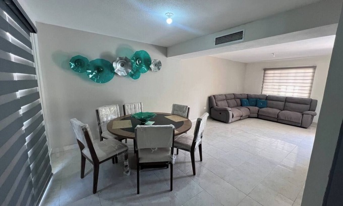 Torreon Casa | Casa en zona residencial, cerca de TSM