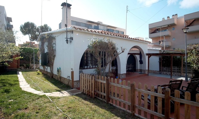 Cap de Salou Chalet De Esquí | Casa en Salou a 5 minutos de la playa, y a 10 del Golf para hasta 8 personas