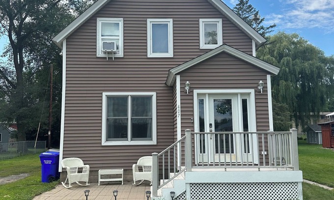 Somerset Casa | House in Somerset walking distance to the river, wedding venue and amphitheater!