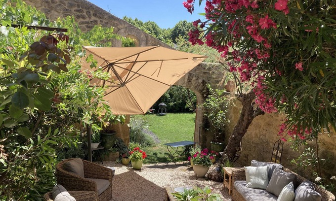 Grans Casa | House in the beautiful village of Grans 30 minutes from Les Baux de Provence