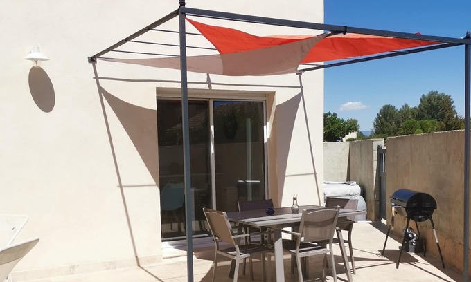 Althen-des-Paluds Casa | House in the heart of Provence, Jacuzzi, terrace, PARC SPIROU, leisure center