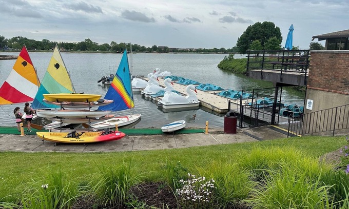 Des Plaines Casa | House in the Park