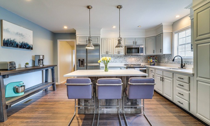 Ooltewah Cabina | 'House in the Woods' in Ooltewah w/ Fire Pit!