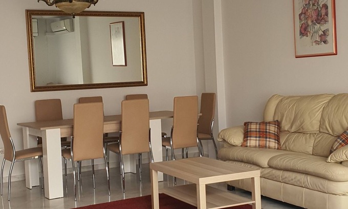Tomares Casa | Casa en Tomares, al lado de Sevilla. Ideal para familias. Se admite mascotas.