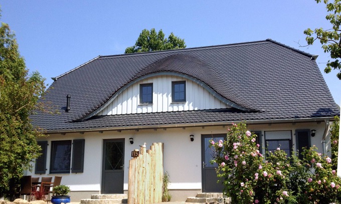 Kaltenhof Casa | House LEE - 500 meters from the beach, you can hear the Baltic Sea waves here.
