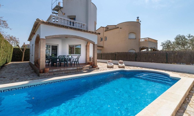 Sant Pere Pescador Chalet De Esquí | Casa La Barca - A/A, wifi, barbacoa, garaje, piscina privada, 200 m de la playa