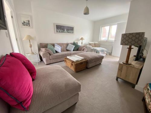 Bicester Casa | House Launton Village - close to Tythe Barn, Blenheim Palace & Bicester Shopping