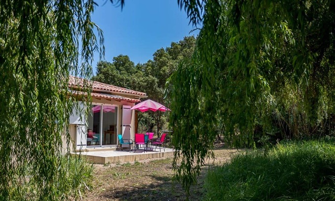 Maora Casa | casa en un paraíso verde a 15 minutos andando de la playa Maora