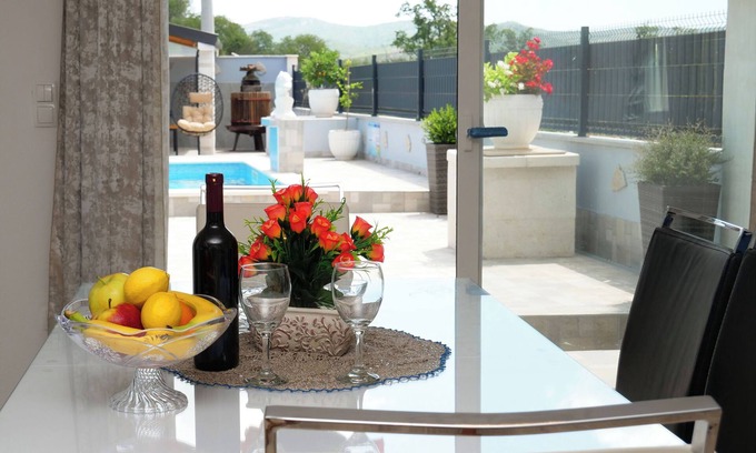 Marina Apartamento | House Luketini dvori (97091-K1) - Marina